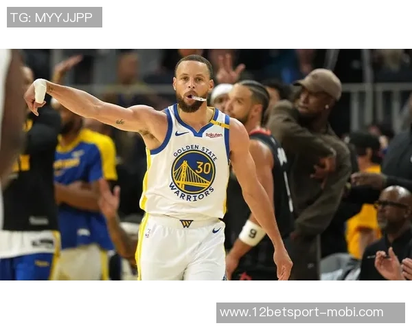 假期学习不放松库里首节火力全开轰下11分展现超强状态 假期学习不放松库里首节火力全开轰下11分展现超强状态